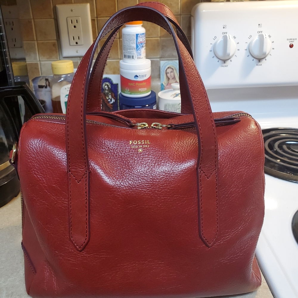 NEED GONE: Fossil Sydney Satchel Red